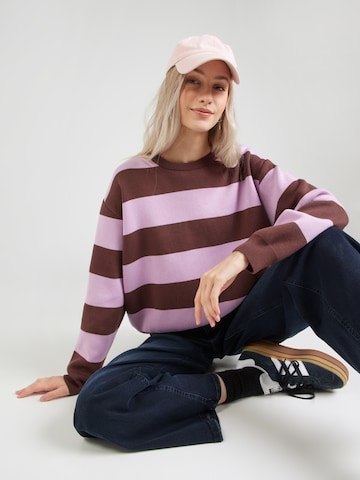 Pull-over mazine en marron : devant