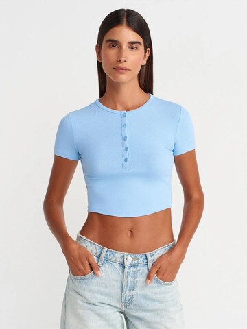 Dilvin - Camisa em azul: frente