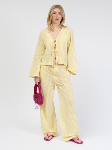 BROKE + SCHÖN Blouse in Yellow: front