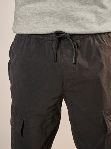regular Pantaloni cargo di Next in grigio