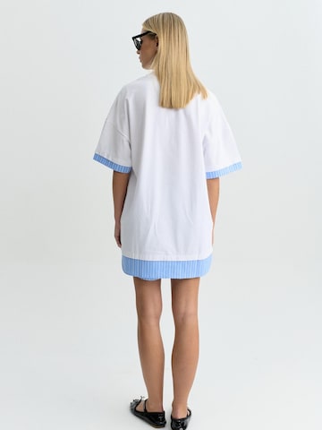 T-shirt 'DUA T-SHIRT WHITE' FEMSSY en blanc