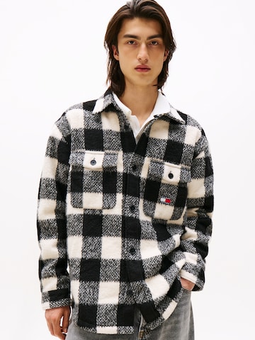 Tommy Jeans Comfort Fit Hemd in Schwarz: Vorderseite