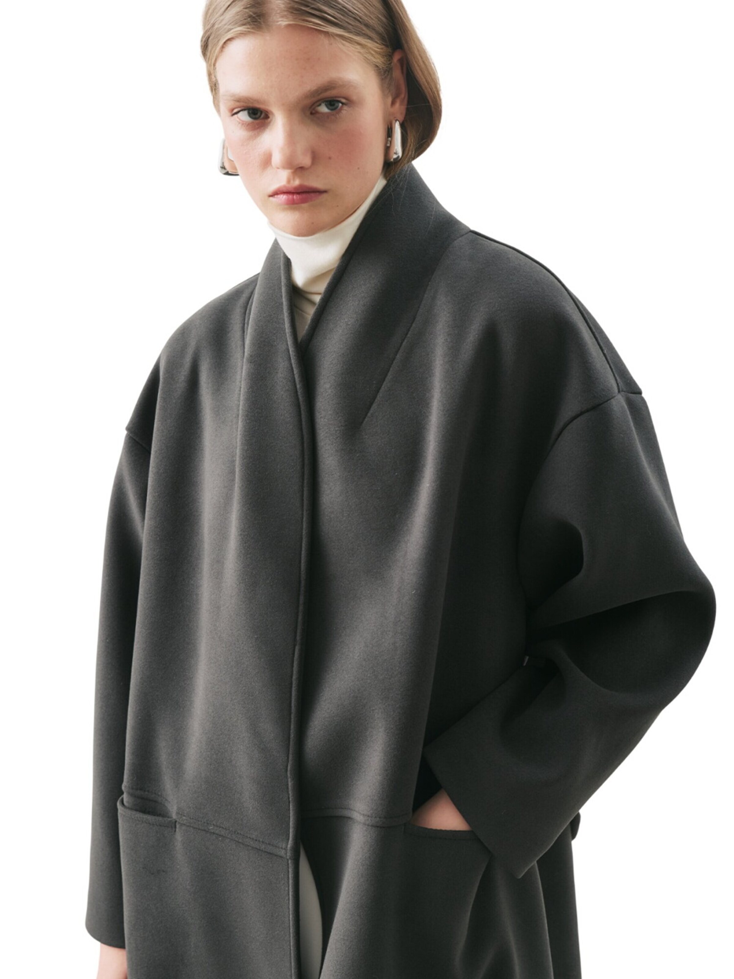 MANUKA Between-seasons coat in Black