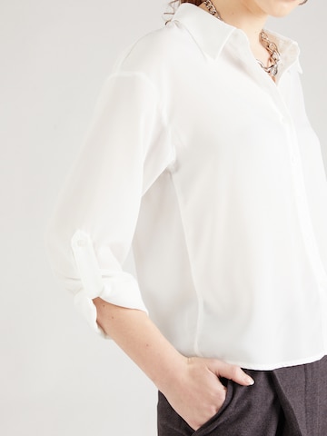 VILA - Blusa en blanco