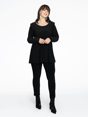 YOEK Shirt in Black