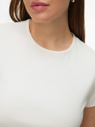 Maglietta 'VMCHLOE' di Vero Moda Curve in bianco