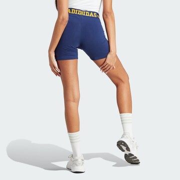 ADIDAS ORIGINALS Skinny Housut 'Logo Waistband Booty' värissä sininen