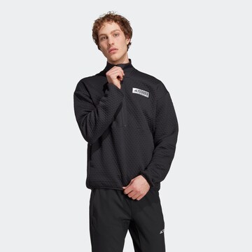 Pull-over de sport 'Utilitas' ADIDAS TERREX en noir : devant