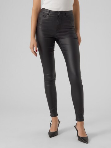 Skinny Pantaloni 'Sophia' de la VERO MODA pe negru: față