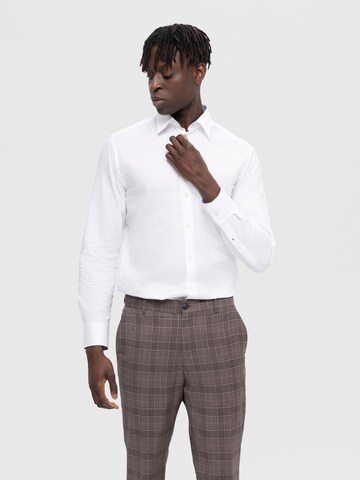 balta SELECTED HOMME Priglundantis modelis Marškiniai 'SOHO': priekis