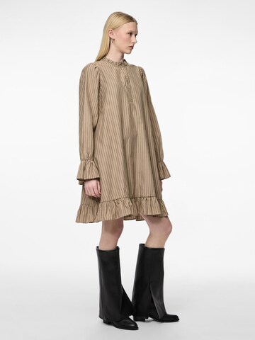 Robe 'ASSRA' PIECES en marron