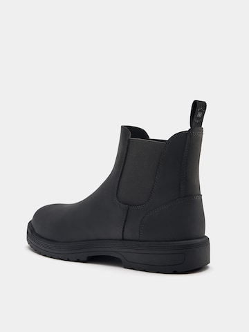 Pull&Bear Chelsea boots in Black