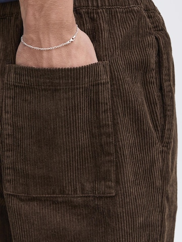 !Solid Regular Chino trousers 'Gutti' in Brown