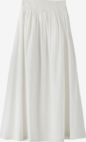 Bershka Skirt in White: front