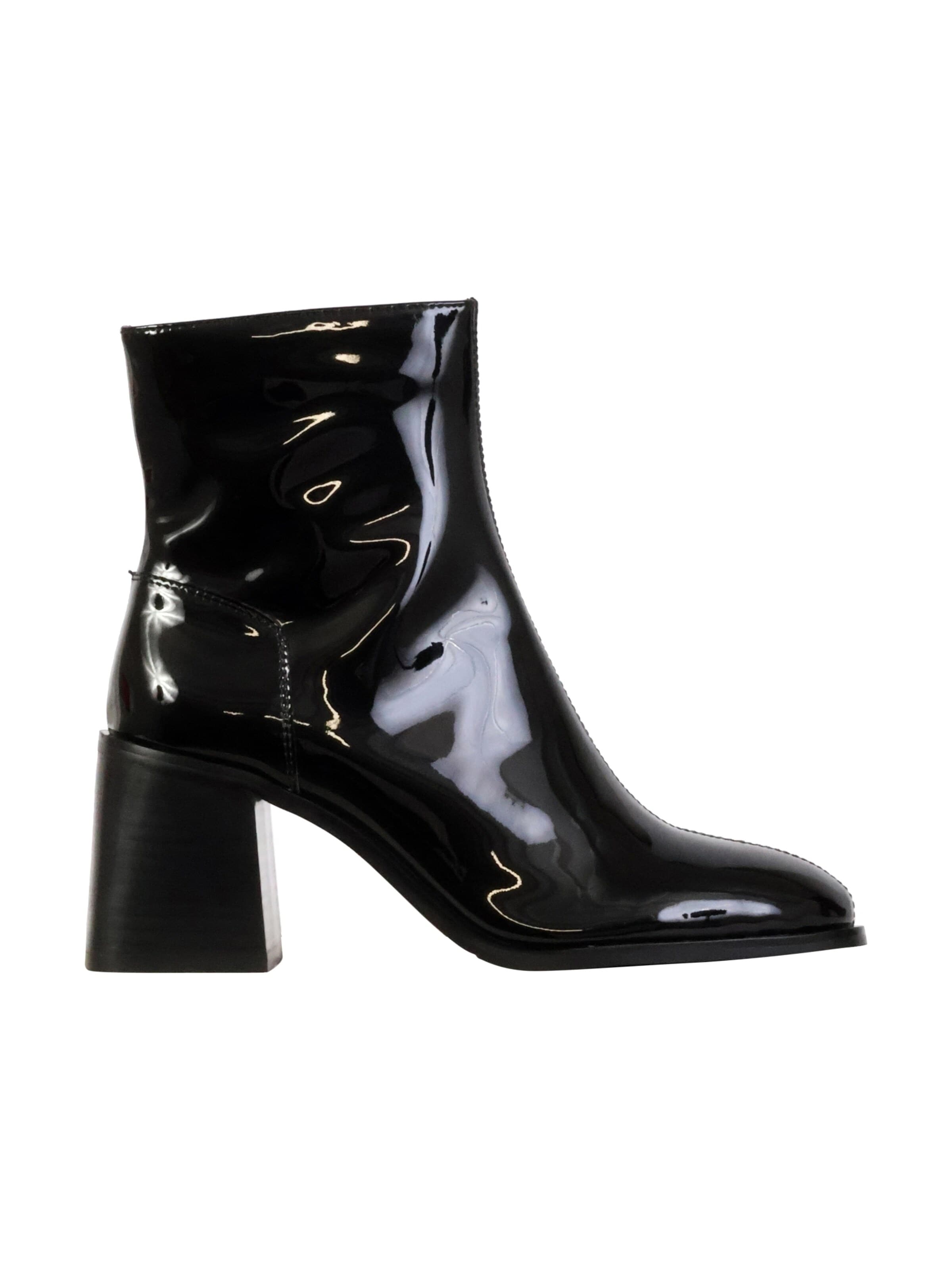 Emilie Karston Ankle boots in Black