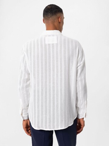 Antioch - Ajuste confortable Camisa en blanco