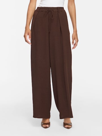 Wide Leg Pantalon 'SURASHIL' VILA en marron : devant