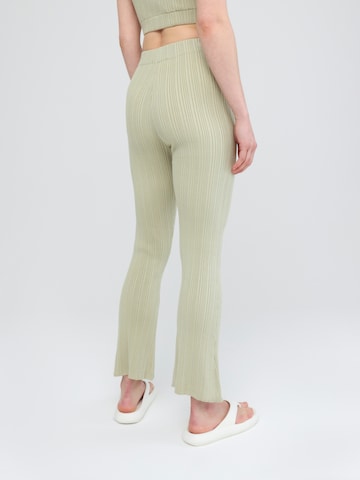 EDITED Flared Broek 'Mavis' in Groen