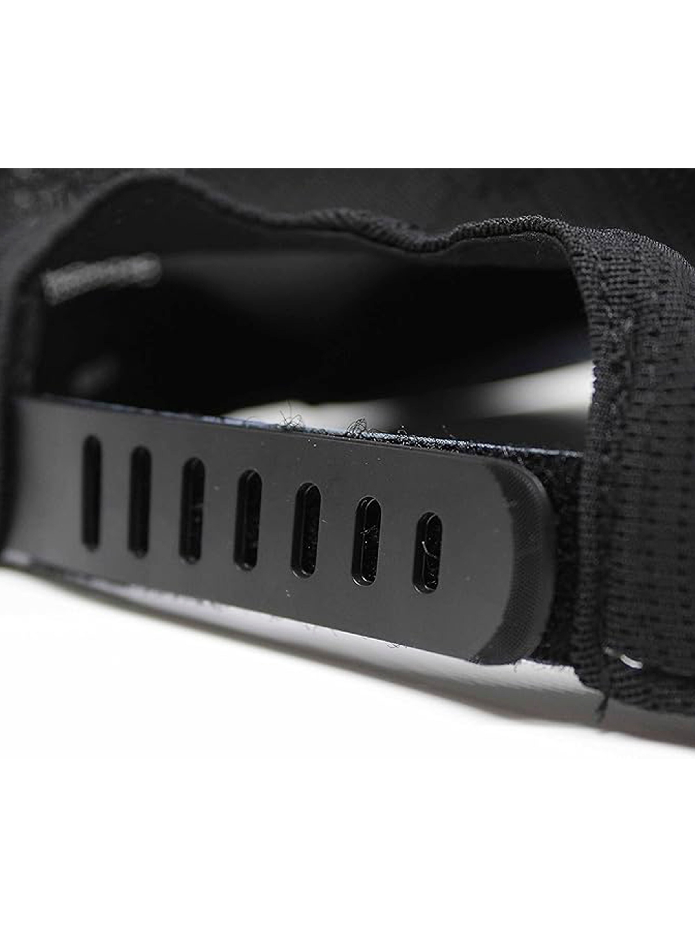 Cappello da baseball sportivo di Surf Monkey in nero