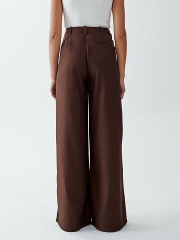 Willa Lużny krój Spodnie w kolorze brązowy: tył