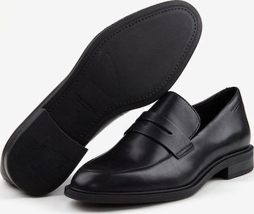 VAGABOND SHOEMAKERS Loafer 'FRANCES' in Schwarz