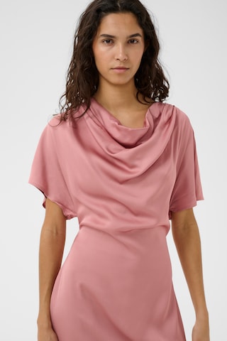 SOAKED IN LUXURY Jurk 'SLEvilia' in Roze