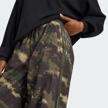 ADIDAS ORIGINALS - Tapered Pantalón 'Adilenium' en verde