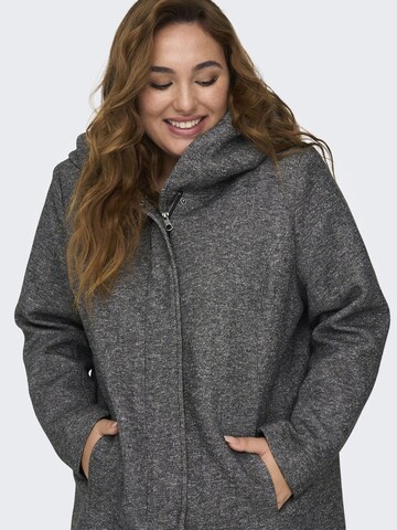 Manteau mi-saison 'Sedona' ONLY Carmakoma en gris