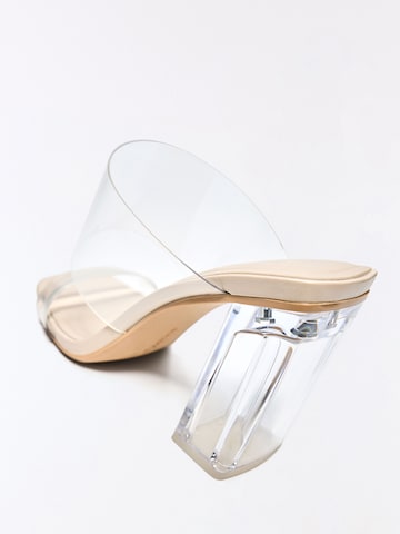 Bershka Pantolette in Transparent