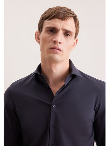 Coupe slim Chemise business 'Schwarze Rose' SEIDENSTICKER en bleu