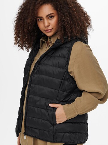 Gilet 'Tahoe' di ONLY Carmakoma in nero