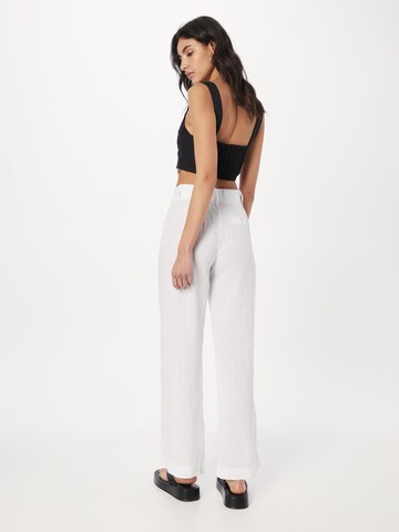 Gina Tricot Loose fit Pleat-front trousers 'Denise' in White