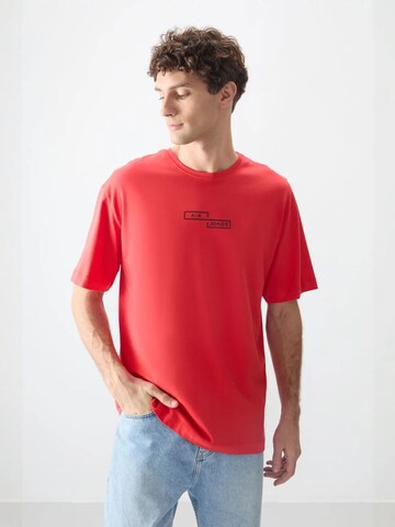 Tommy Life T-Shirts in Rot: Vorderseite