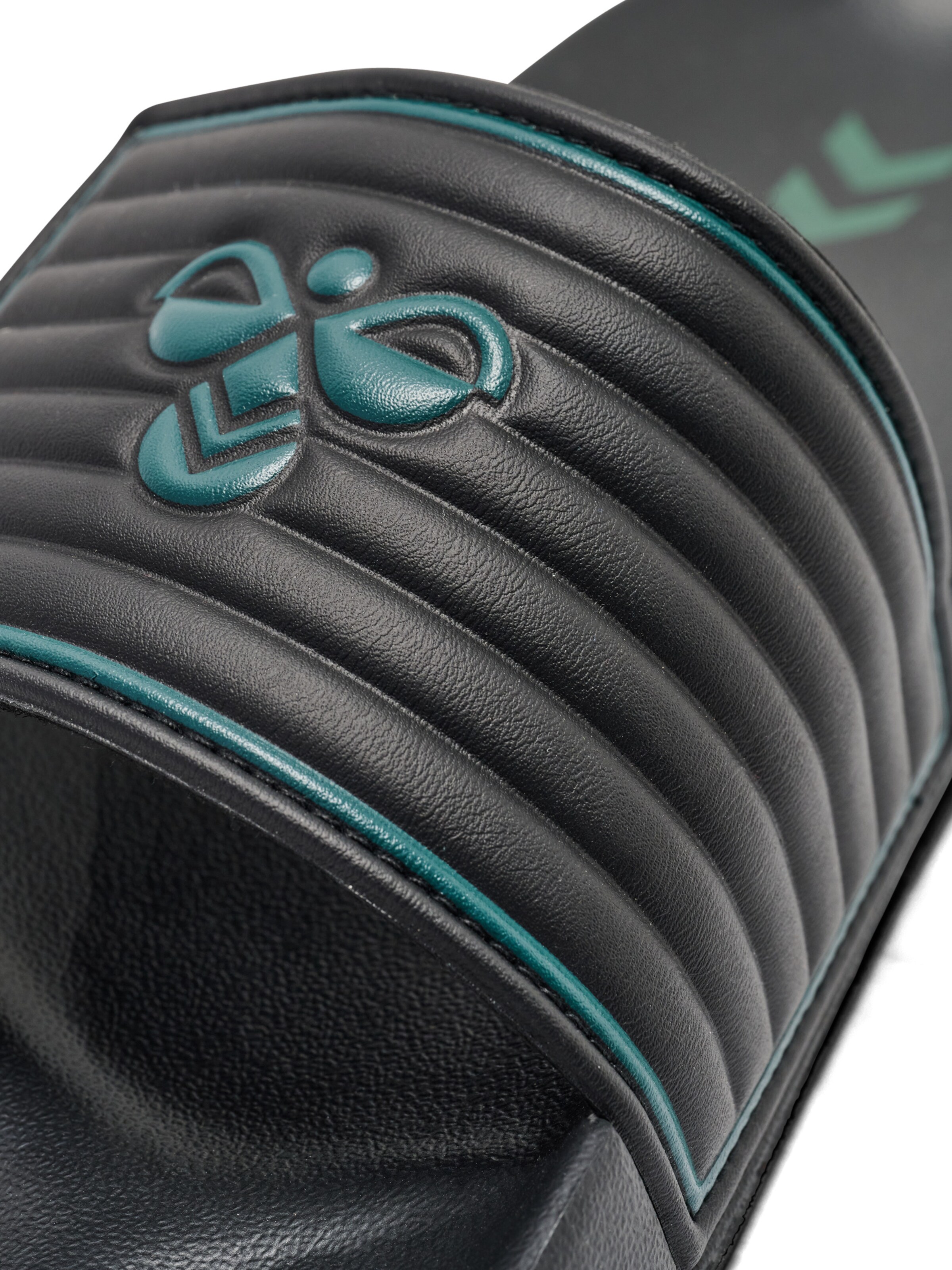 Hummel Badeschuh in Schwarz