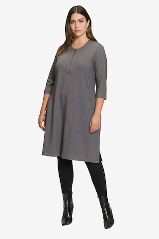 Ulla Popken - Vestido en gris: frente