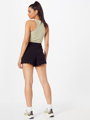 ABOUT YOU Regular Shorts'Rylie' in Schwarz