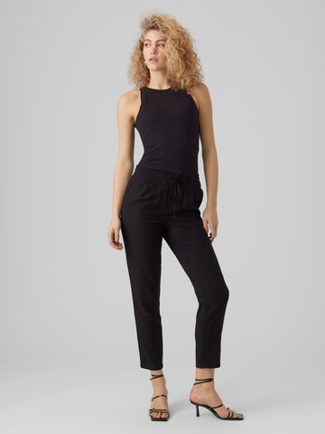Loosefit Pantaloni 'JESMILO' di VERO MODA in nero