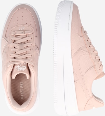 Nike Sportswear Matalavartiset tennarit 'AF1 PLT.AF.ORM' värissä vaaleanpunainen