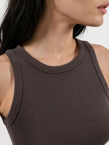 Busem Top in Braun