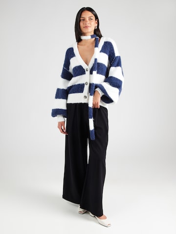 About You x Romina Palm Gebreid vest in Wit
