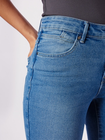 VERO MODA Skinny Jeans 'June' in Blau