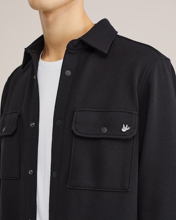 Geacă de primăvară-toamnă de la WE Fashion pe negru