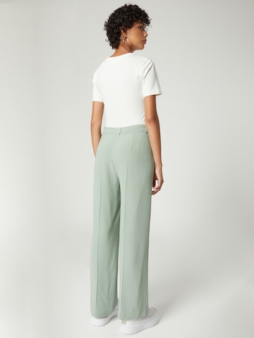 Wide leg Pantaloni con piega frontale 'Daliah' di A LOT LESS in verde