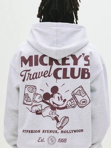 Sweat-shirt 'MICKEY´S TRAVEL CLUB' Pull&Bear en gris