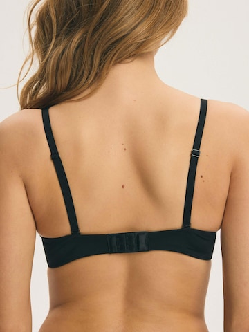 ESOTIQ - Push-up Sujetador 'Super-Push-up-BH 2 Size Up, glatte Cups Q1.04 abnehmbaren Trägern' en negro