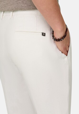 Coupe slim Pantalon chino Boggi Milano en blanc