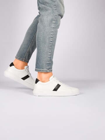 BLACKSTONE Låg sneaker 'Ryder BG172' i vit
