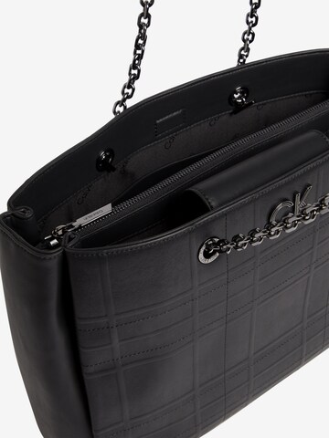 Calvin Klein Schultertasche in Schwarz