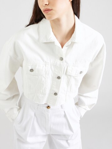 Veste mi-saison 'Sandi' Dr. Denim en blanc