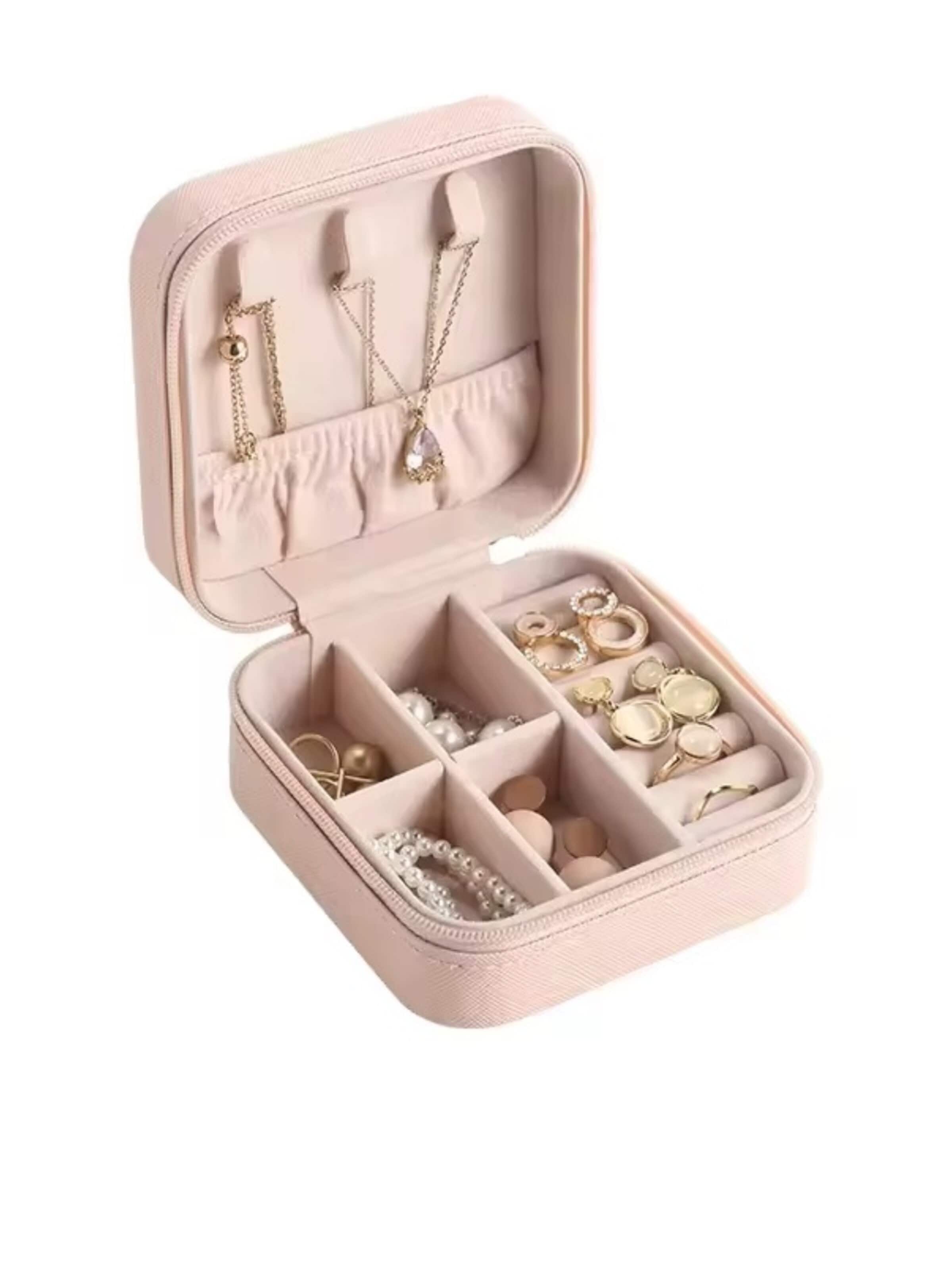 MEVYRA Jewelry Storage in Pink: front